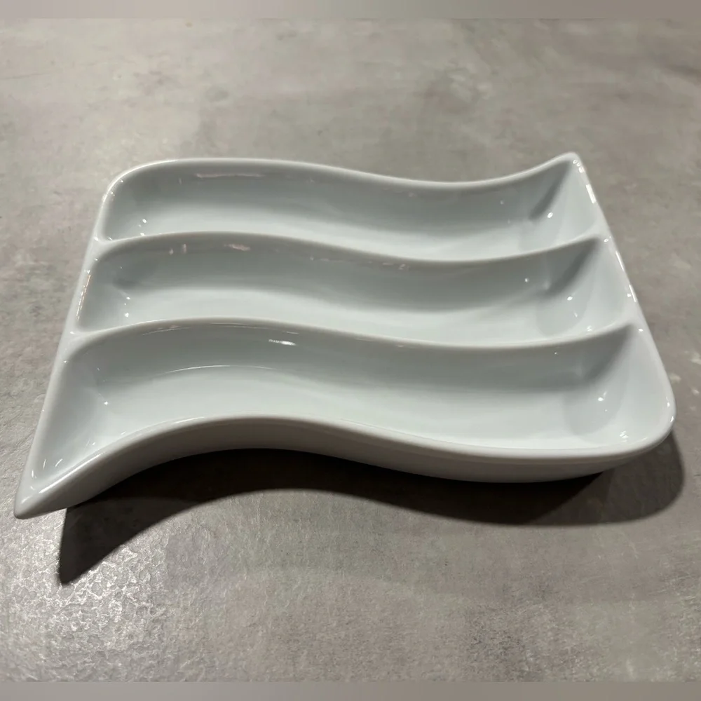 Crate & Barrel White Porcelain Wave Appetizer Olive Cracker Plate Tray Dish